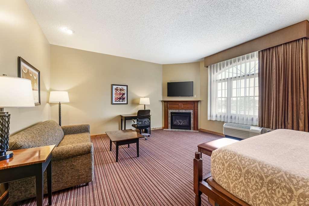 Best Western Plus Dutch Haus Inn And Suites Columbiana Ruang foto